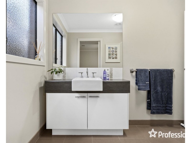 2/15 Hereford Road, Mount Evelyn VIC 3796