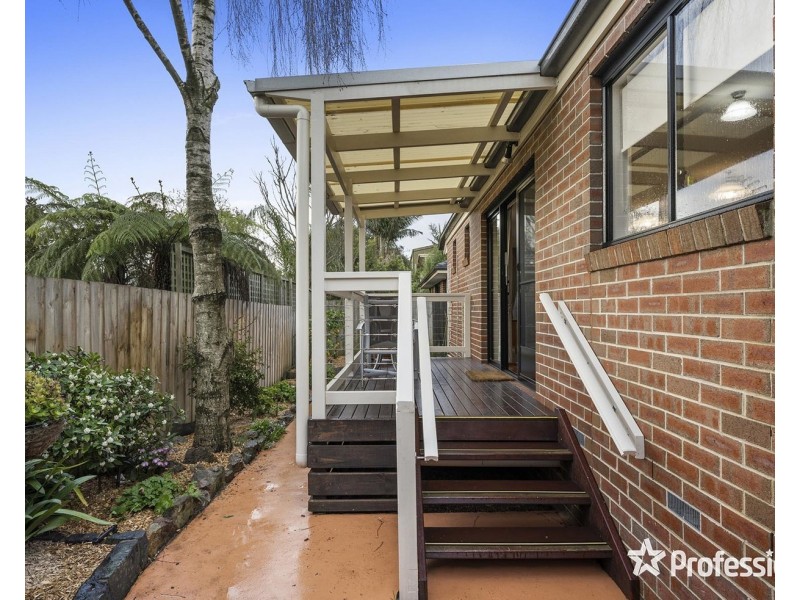 2/15 Hereford Road, Mount Evelyn VIC 3796