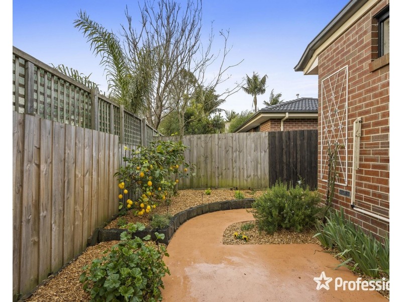 2/15 Hereford Road, Mount Evelyn VIC 3796