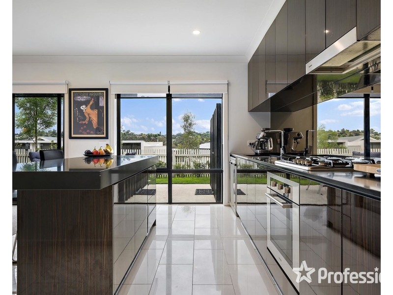 17 Amadeo Way, Chirnside Park VIC 3116