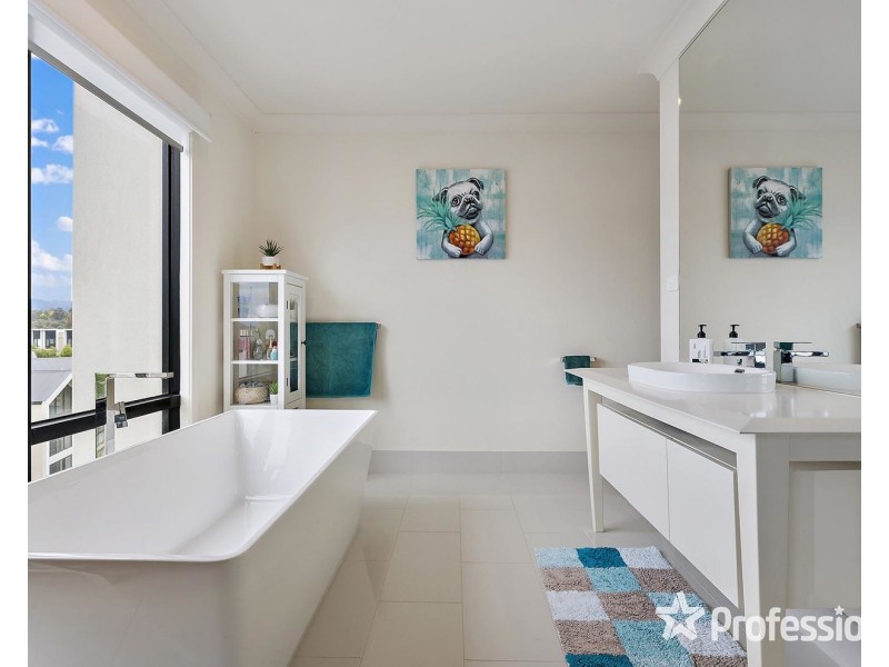 17 Amadeo Way, Chirnside Park VIC 3116