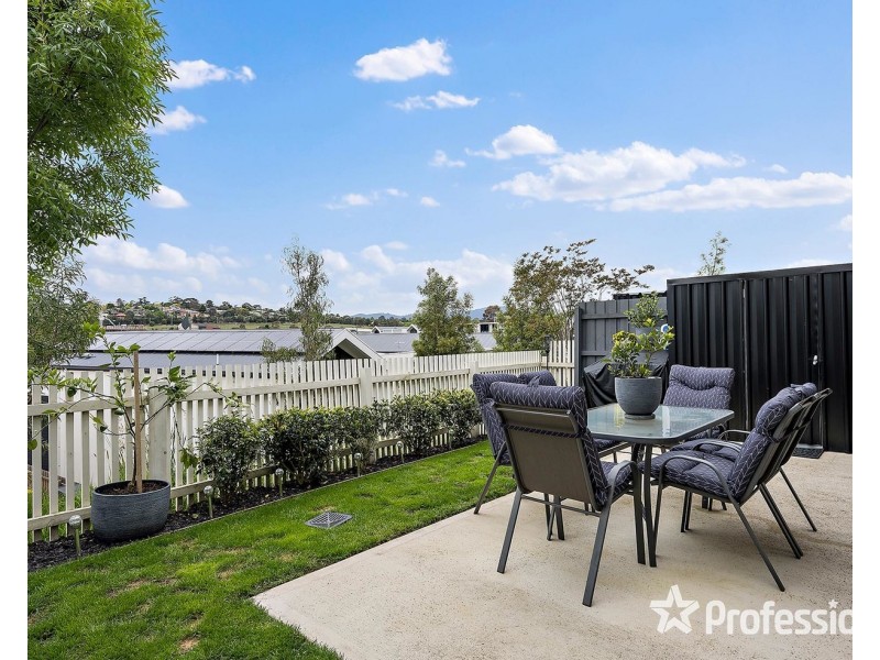 17 Amadeo Way, Chirnside Park VIC 3116