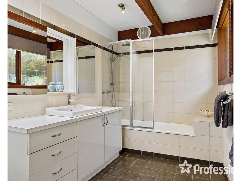 8 Haag Road, Seville VIC 3139