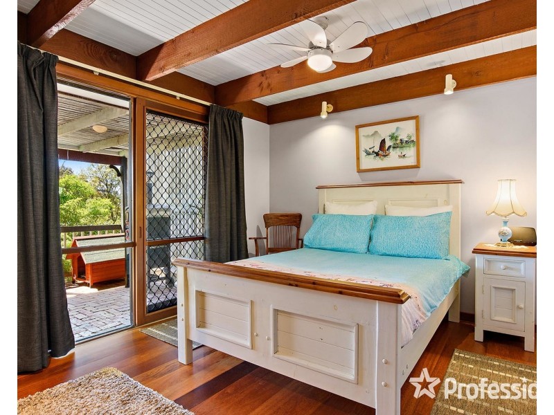 8 Haag Road, Seville VIC 3139