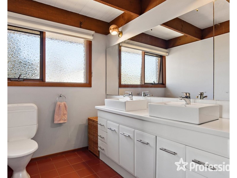 8 Haag Road, Seville VIC 3139