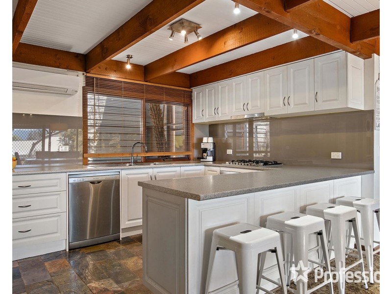 8 Haag Road, Seville VIC 3139