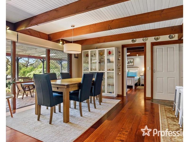 8 Haag Road, Seville VIC 3139