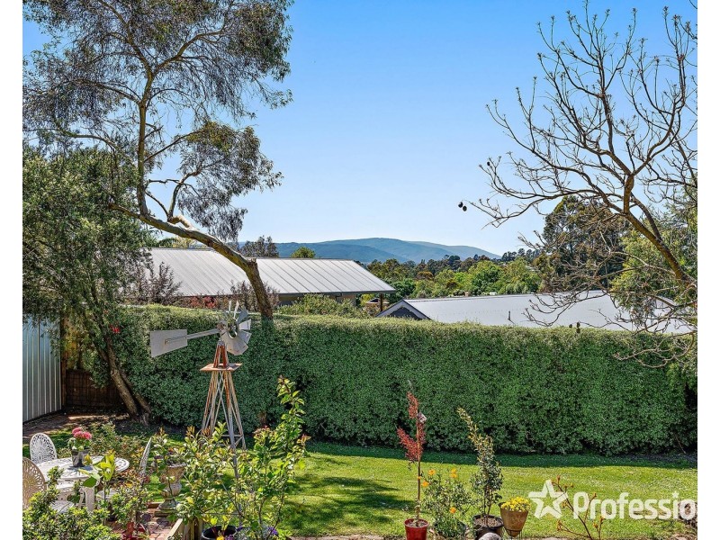 8 Haag Road, Seville VIC 3139