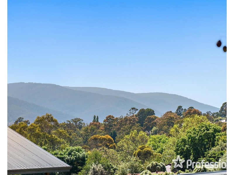 8 Haag Road, Seville VIC 3139