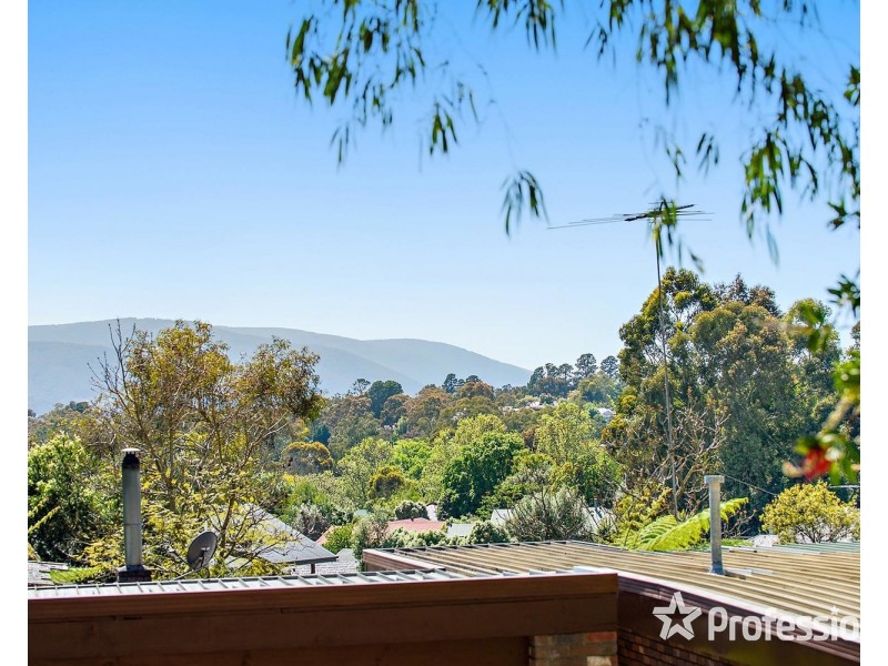 8 Haag Road, Seville VIC 3139