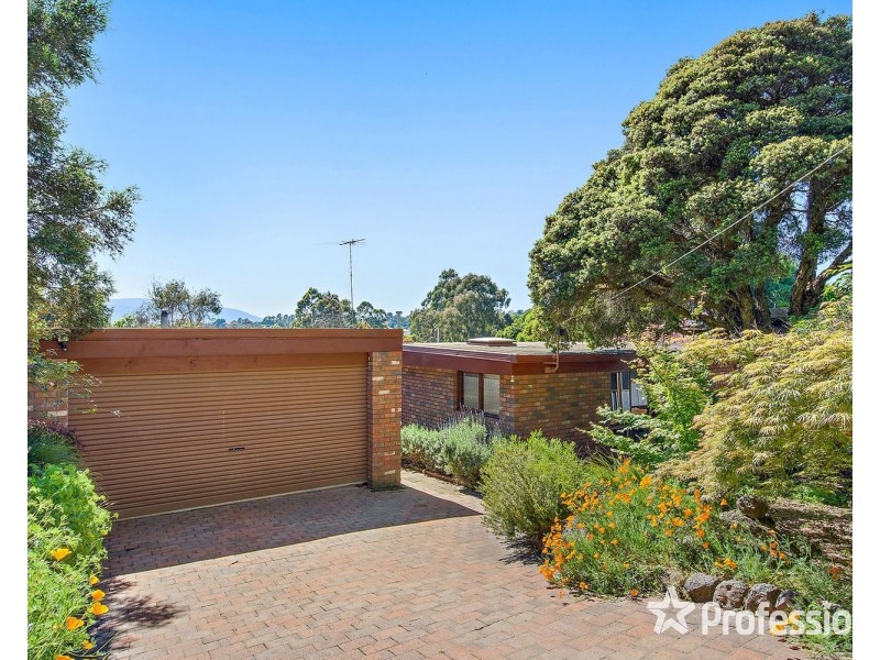 8 Haag Road, Seville VIC 3139