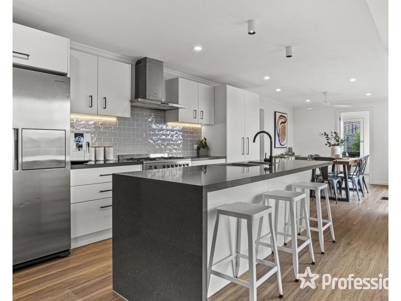 113 Rolling Hills Road, Chirnside Park VIC 3116