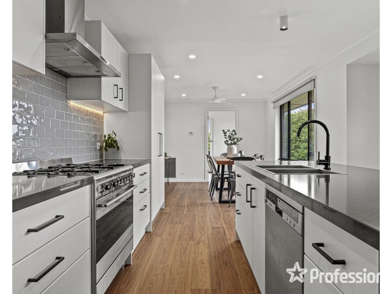 113 Rolling Hills Road, Chirnside Park VIC 3116