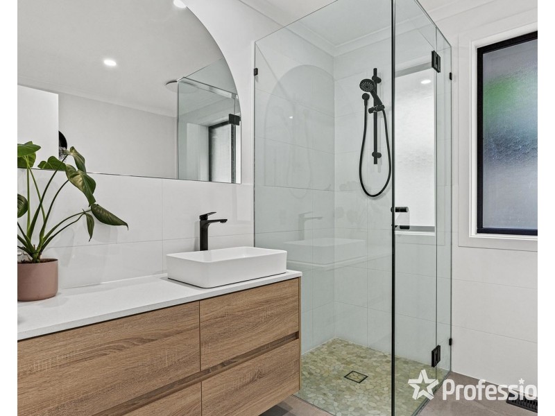 113 Rolling Hills Road, Chirnside Park VIC 3116