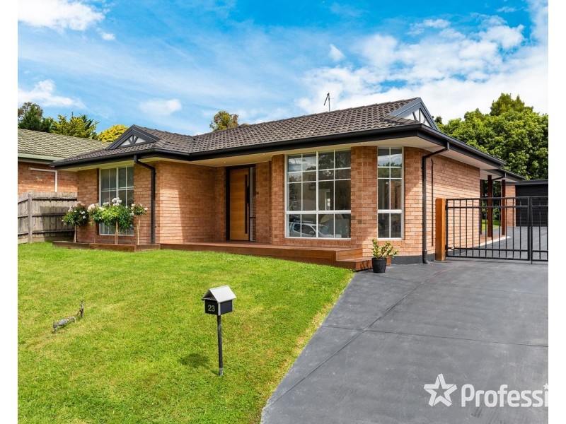 23 Charlwood Drive, Mooroolbark VIC 3138