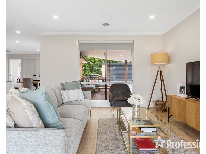 23 Charlwood Drive, Mooroolbark VIC 3138