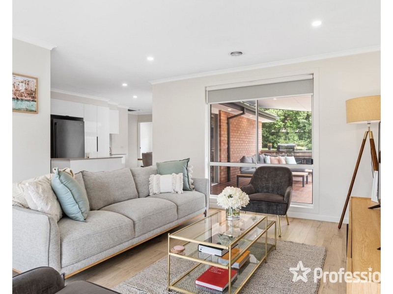 23 Charlwood Drive, Mooroolbark VIC 3138