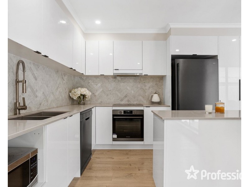 23 Charlwood Drive, Mooroolbark VIC 3138