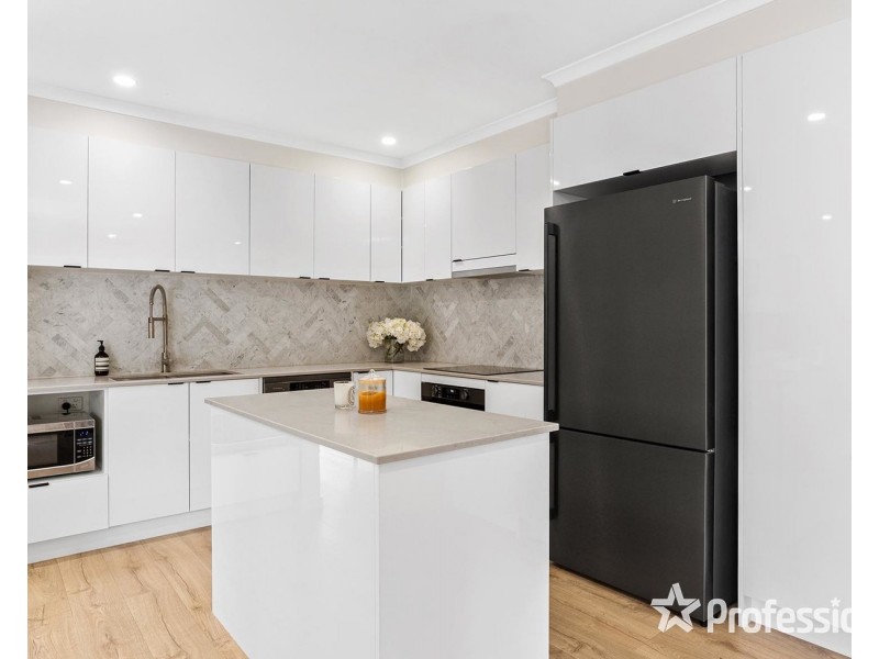 23 Charlwood Drive, Mooroolbark VIC 3138