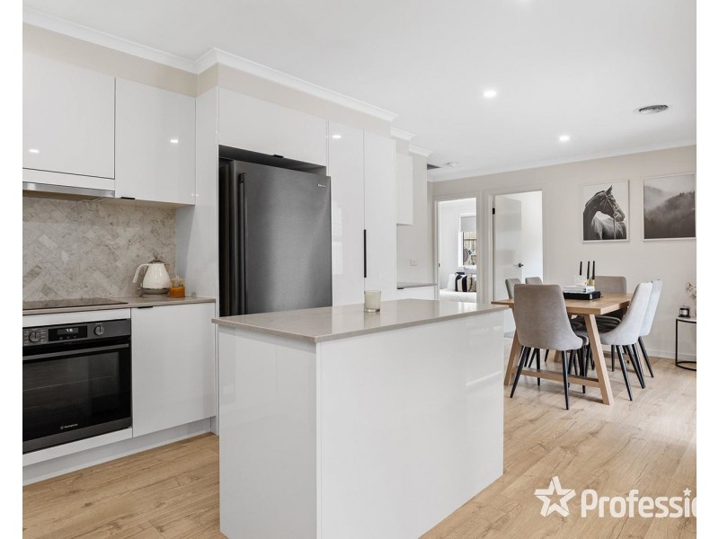 23 Charlwood Drive, Mooroolbark VIC 3138