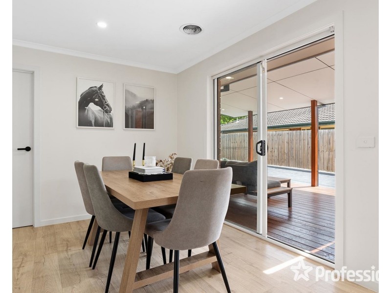 23 Charlwood Drive, Mooroolbark VIC 3138