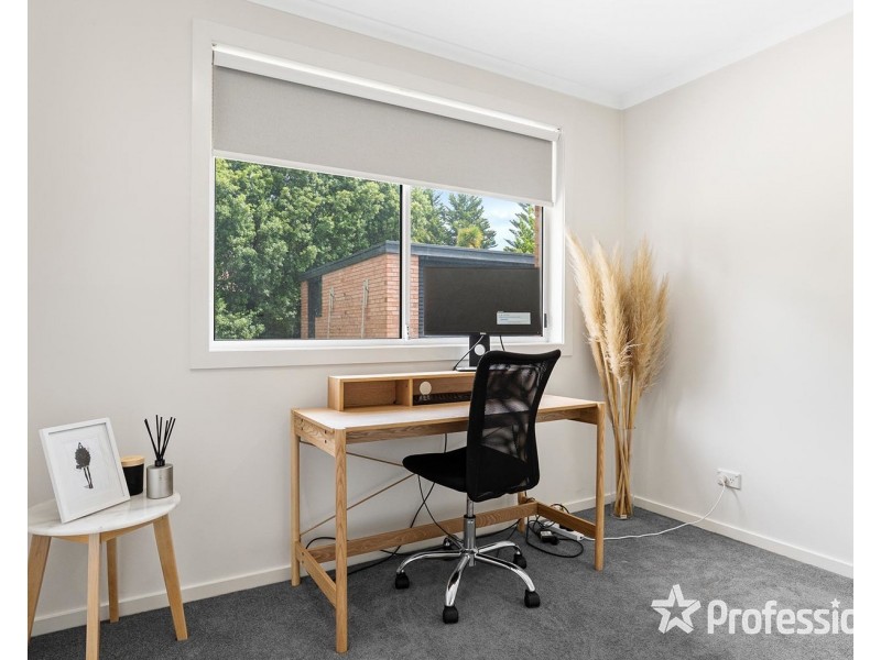 23 Charlwood Drive, Mooroolbark VIC 3138