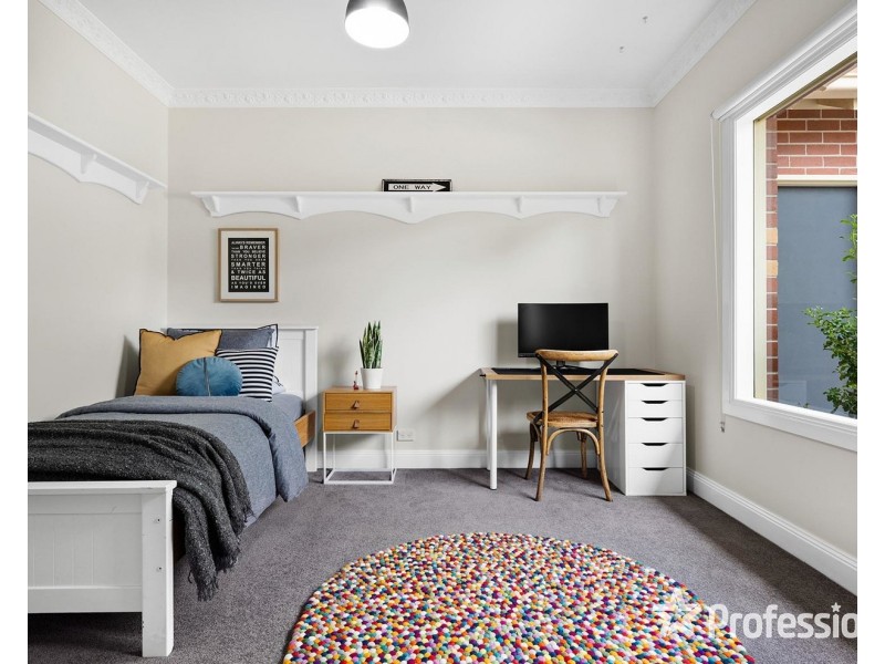 2 Ambleside Close, Mooroolbark VIC 3138