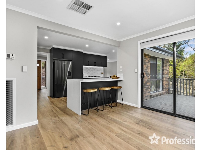 121 Commercial Road, Mount Evelyn VIC 3796