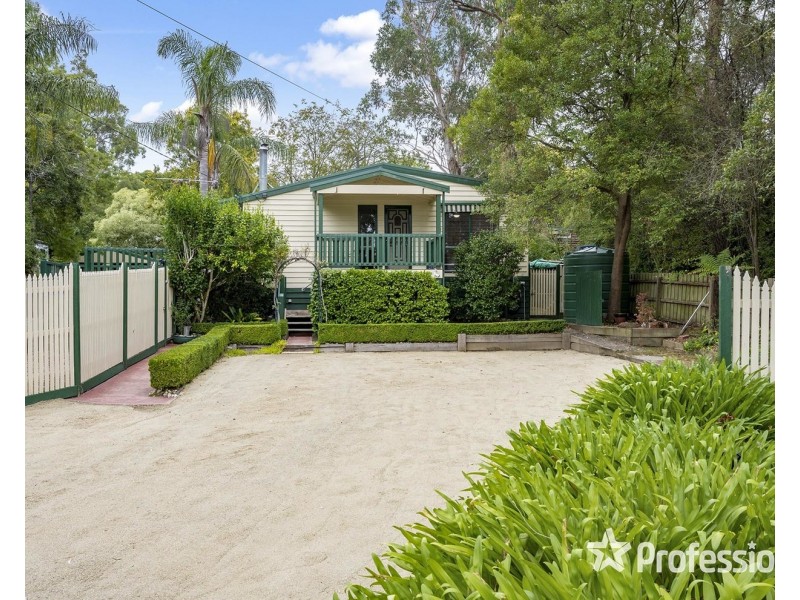 11 Heath Avenue, Mount Evelyn VIC 3796