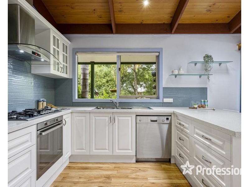 11 Heath Avenue, Mount Evelyn VIC 3796