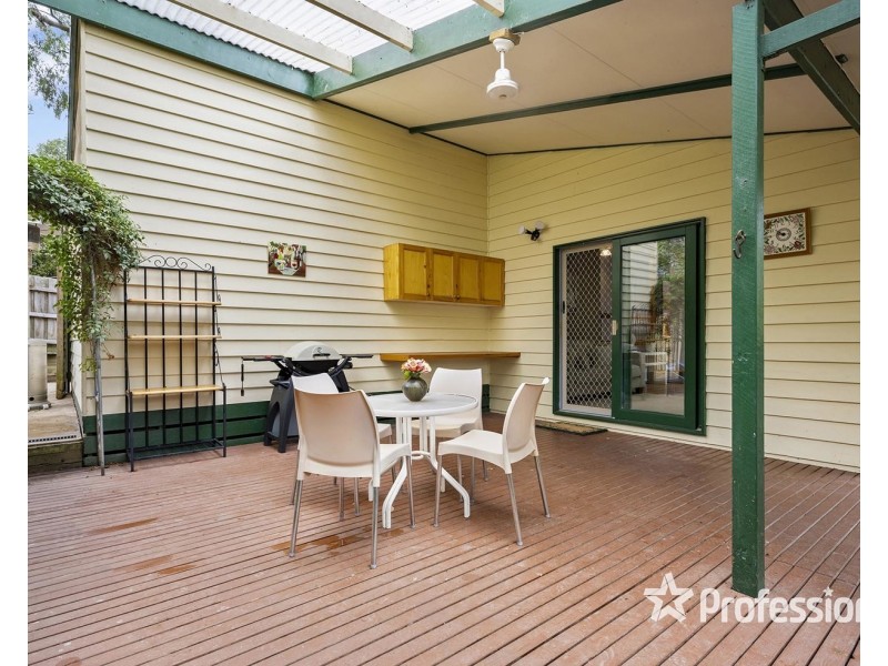 11 Heath Avenue, Mount Evelyn VIC 3796