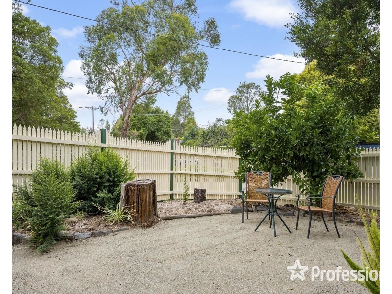 11 Heath Avenue, Mount Evelyn VIC 3796