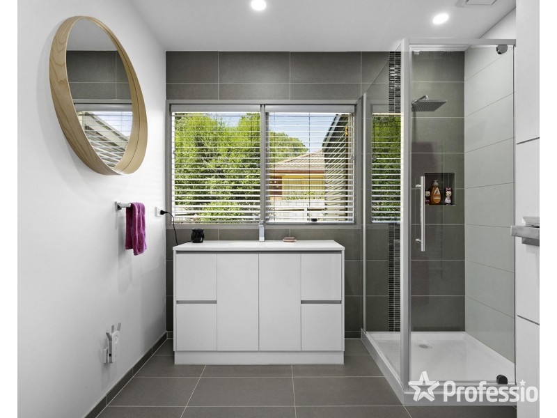 2 Kemp Avenue, Mount Evelyn VIC 3796