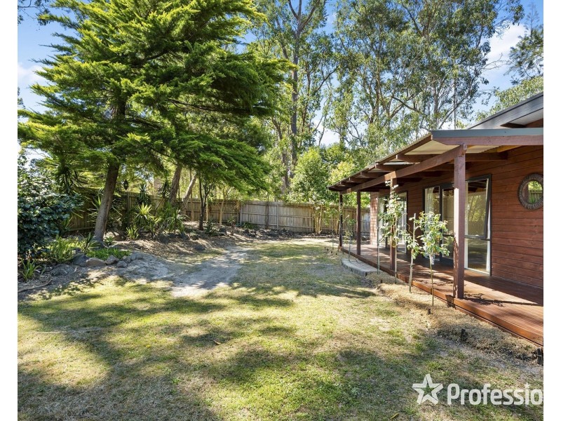 2 Kemp Avenue, Mount Evelyn VIC 3796