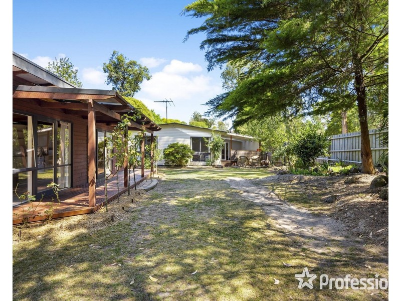 2 Kemp Avenue, Mount Evelyn VIC 3796