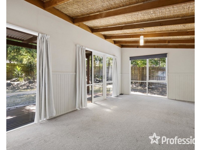 2 Kemp Avenue, Mount Evelyn VIC 3796