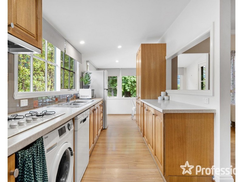 6 Aqueduct Avenue, Mount Evelyn VIC 3796