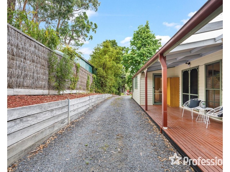 6 Aqueduct Avenue, Mount Evelyn VIC 3796