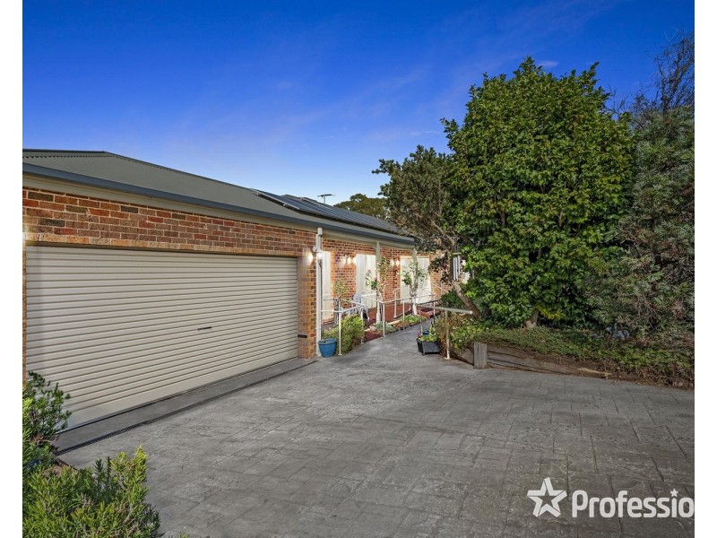 4 Graneby Rise, Mount Evelyn VIC 3796