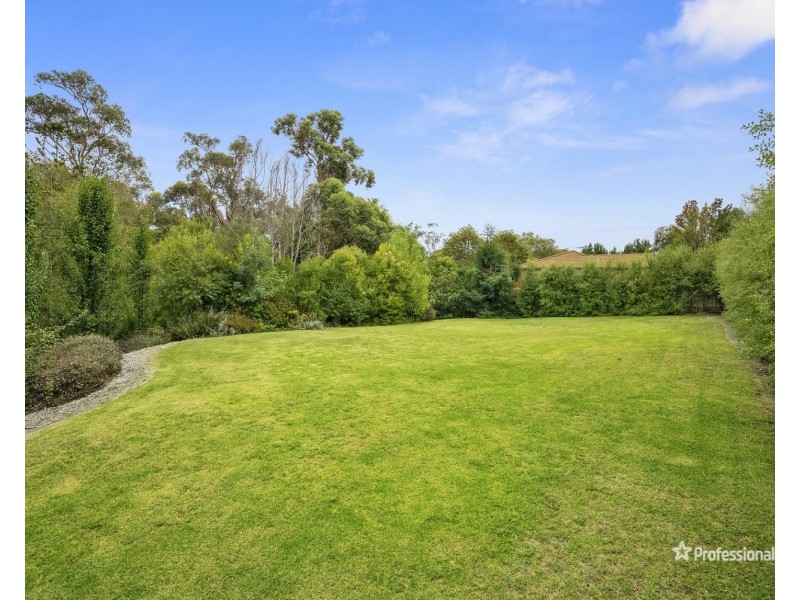 25 Zealandia Road East, Croydon North VIC 3136