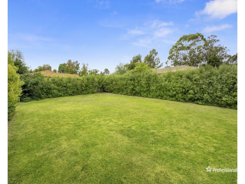25 Zealandia Road East, Croydon North VIC 3136
