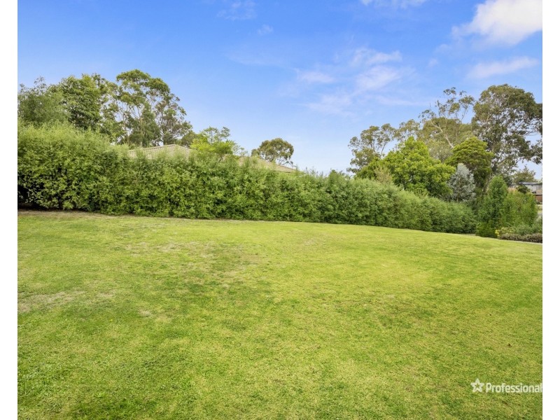 25 Zealandia Road East, Croydon North VIC 3136