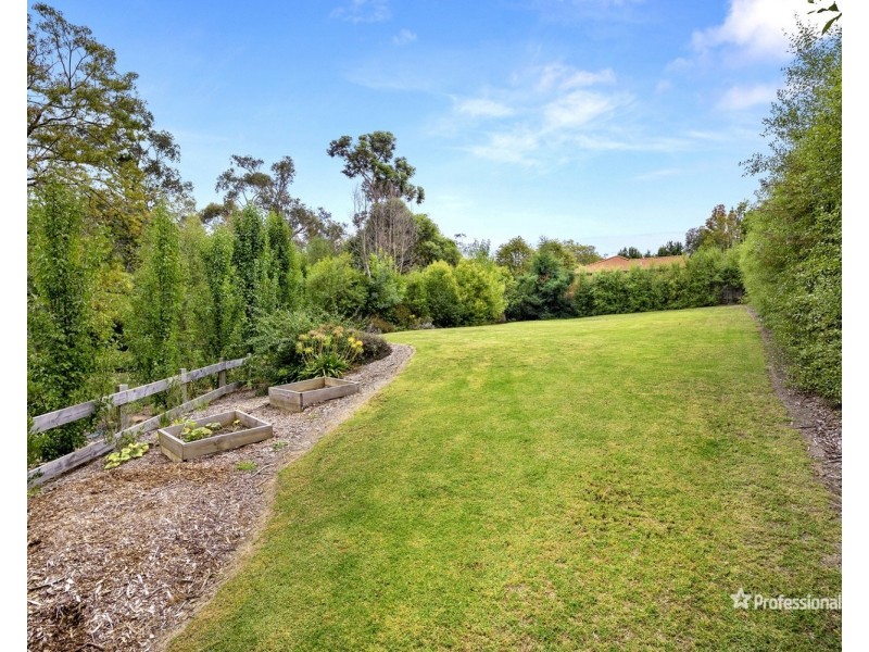 25 Zealandia Road East, Croydon North VIC 3136