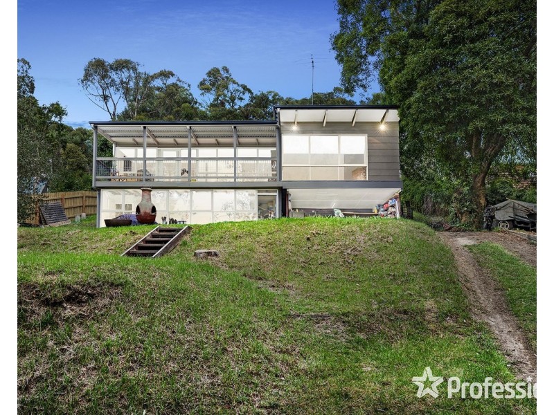 17 Murrumbung Road, Mount Evelyn VIC 3796