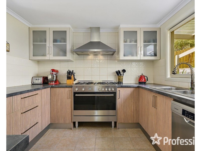 17 Murrumbung Road, Mount Evelyn VIC 3796
