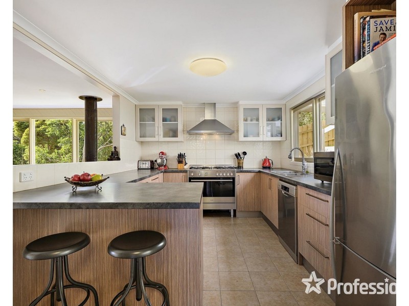 17 Murrumbung Road, Mount Evelyn VIC 3796