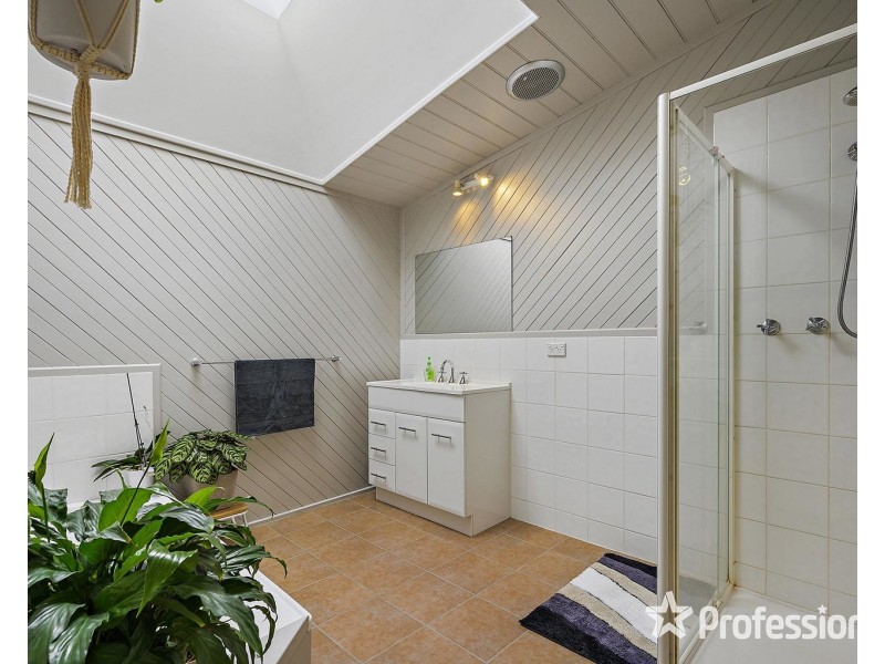 17 Murrumbung Road, Mount Evelyn VIC 3796