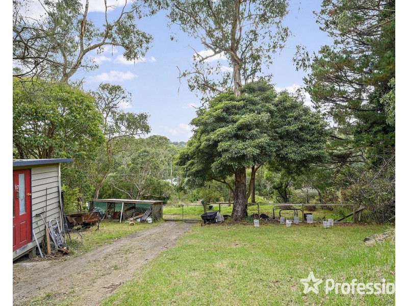 17 Murrumbung Road, Mount Evelyn VIC 3796