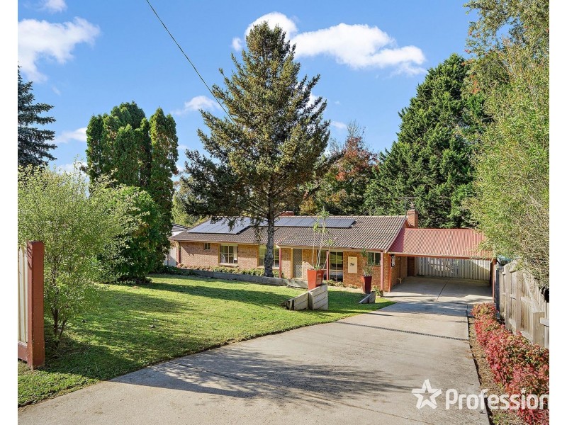 12 Penola Drive, Seville VIC 3139