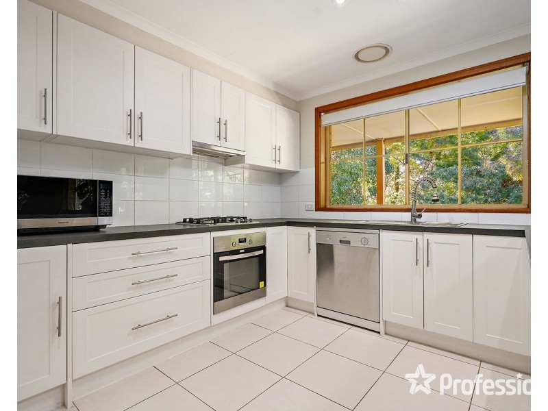 12 Penola Drive, Seville VIC 3139